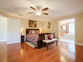 1 Valley View Dr, Grafton MA 01536
