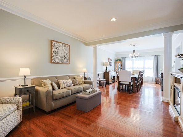 1 Valley View Dr, Grafton MA 01536
