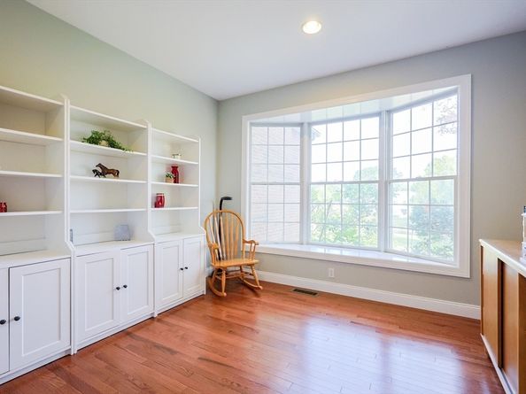1 Valley View Dr, Grafton MA 01536
