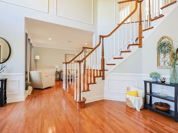 1 Valley View Dr, Grafton MA 01536