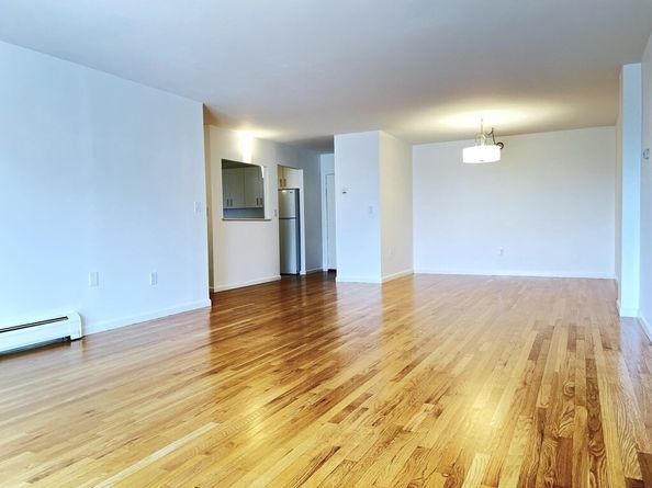 151 Coolidge Avenue 404, Watertown MA 02472
