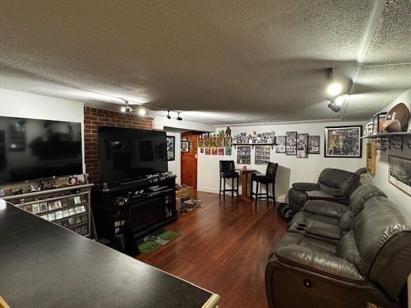 15 Clyde St, Fitchburg MA 01420