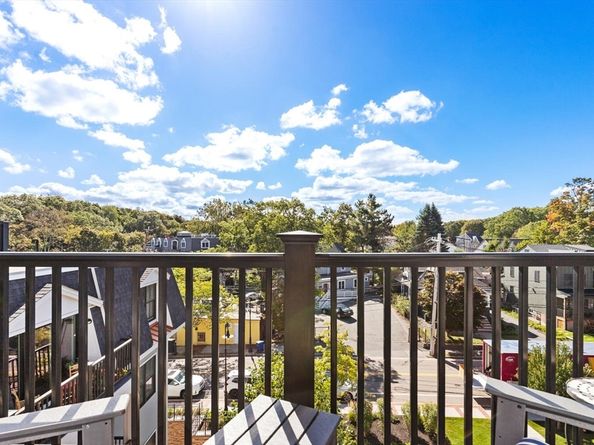 131 Eliot St 408, Milton MA 02186