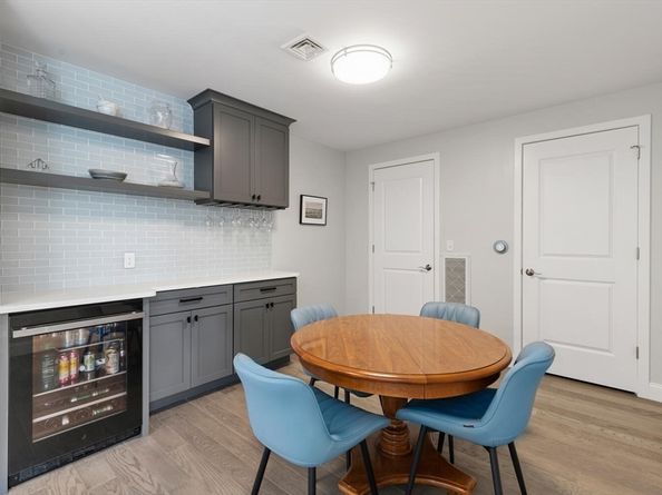 131 Eliot St 408, Milton MA 02186