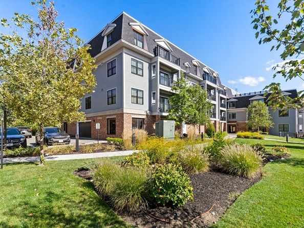 131 Eliot St 408, Milton MA 02186