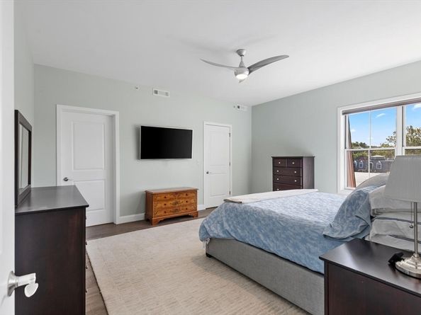 131 Eliot St 408, Milton MA 02186