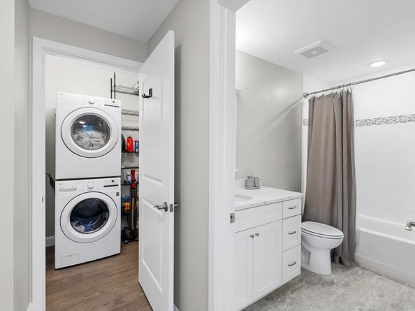 131 Eliot St 408, Milton MA 02186