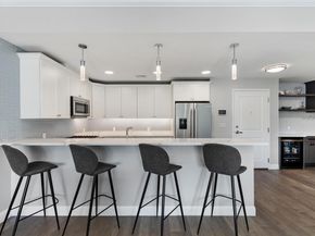 131 Eliot St 408, Milton MA 02186