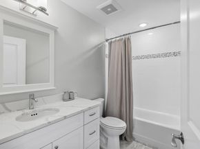 131 Eliot St 408, Milton MA 02186