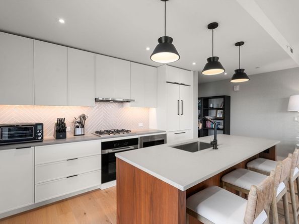 1 Nevins Hill Way PH703, Boston MA 02135