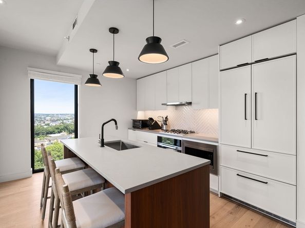 1 Nevins Hill Way PH703, Boston MA 02135
