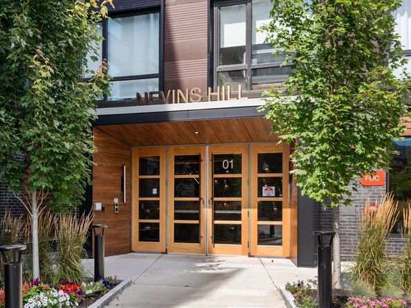 1 Nevins Hill Way PH703, Boston MA 02135