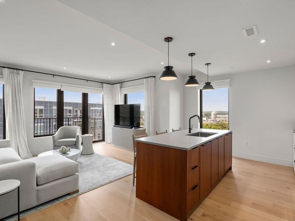 1 Nevins Hill Way PH703, Boston MA 02135