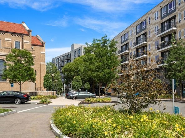 1 Nevins Hill Way PH703, Boston MA 02135