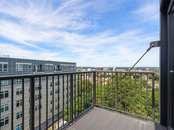 1 Nevins Hill Way PH703, Boston MA 02135