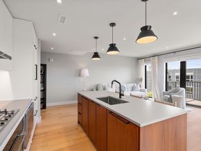 1 Nevins Hill Way PH703, Boston MA 02135