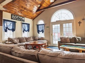166 Hull St, Hingham MA 02043