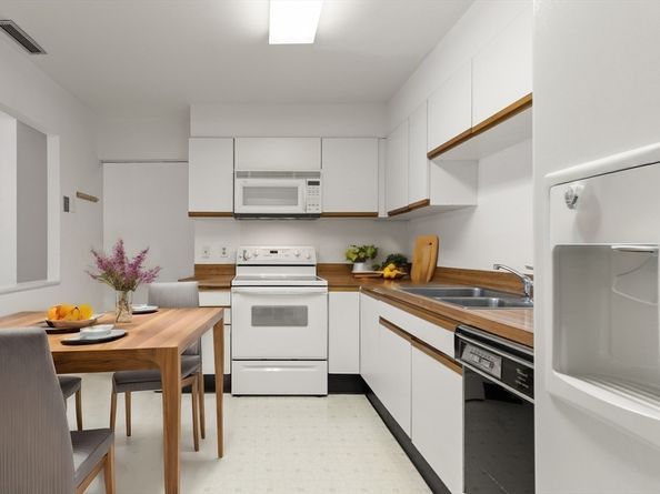 1265 Beacon 404, Brookline MA 02446