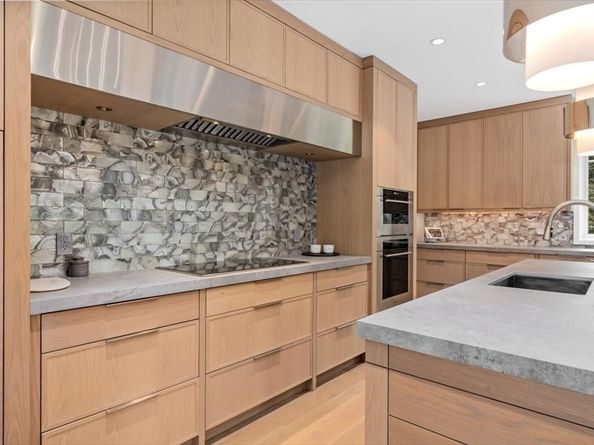 2 Black Rock Dr 21, Hingham MA 02043