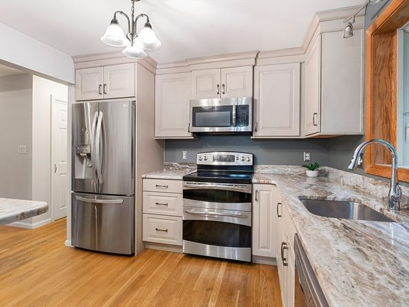 66 Lakeshore Dr, Norfolk MA 02056