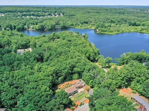 66 Lakeshore Dr, Norfolk MA 02056