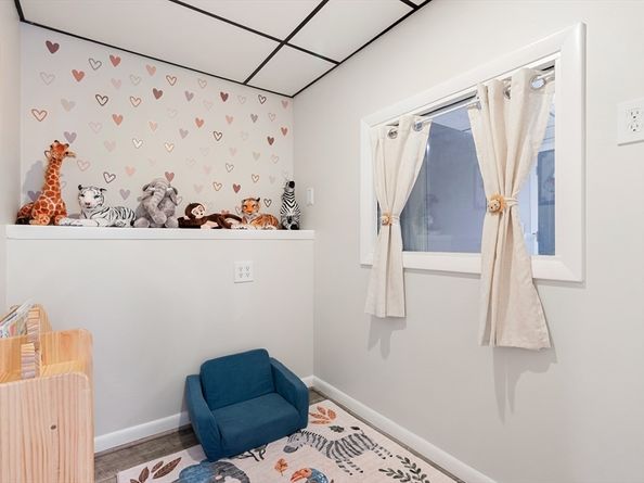 66 Lakeshore Dr, Norfolk MA 02056