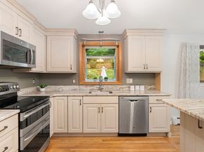 66 Lakeshore Dr, Norfolk MA 02056