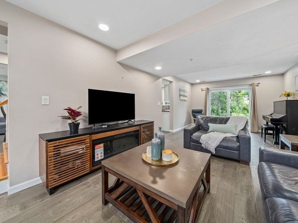 24 Pelican Dr 24, Walpole MA 02081