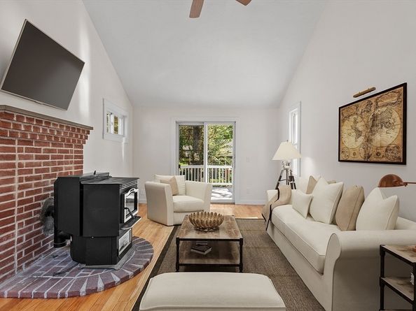 29 Lakeview Ave, Lunenburg MA 01462