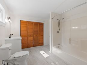 29 Lakeview Ave, Lunenburg MA 01462