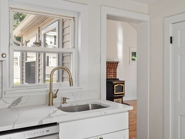 29 Lakeview Ave, Lunenburg MA 01462