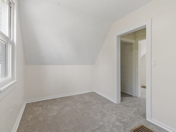 29 Lakeview Ave, Lunenburg MA 01462