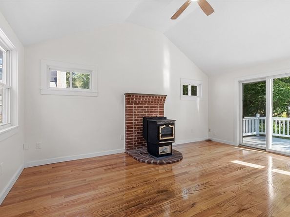 29 Lakeview Ave, Lunenburg MA 01462