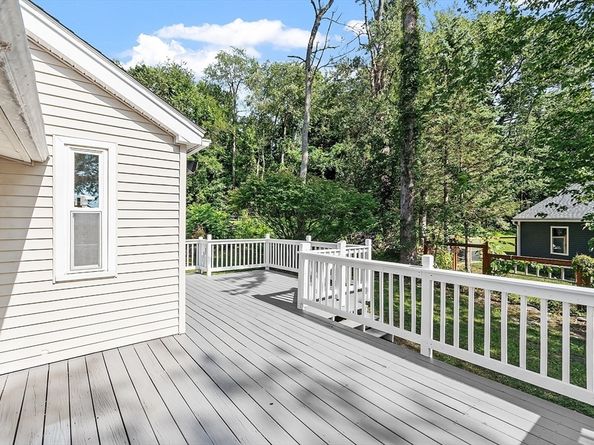 29 Lakeview Ave, Lunenburg MA 01462