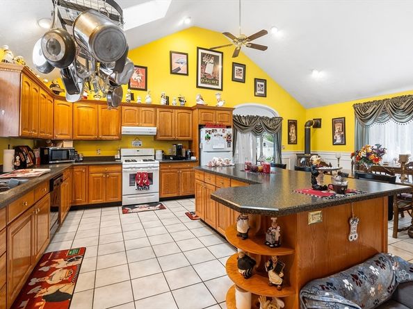 9 Avon St, Saugus MA 01906