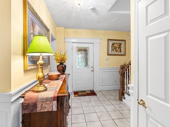 9 Avon St, Saugus MA 01906