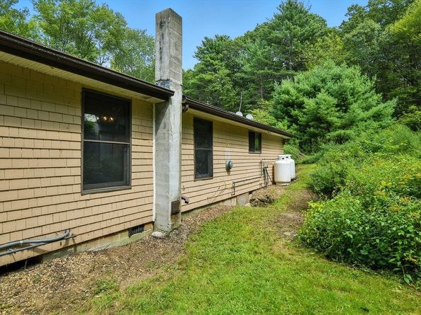 68 Stagecoach Rd, West Brookfield MA 01585
