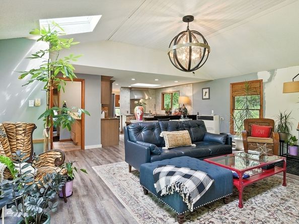 68 Stagecoach Rd, West Brookfield MA 01585