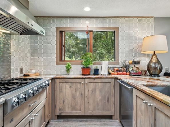 68 Stagecoach Rd, West Brookfield MA 01585