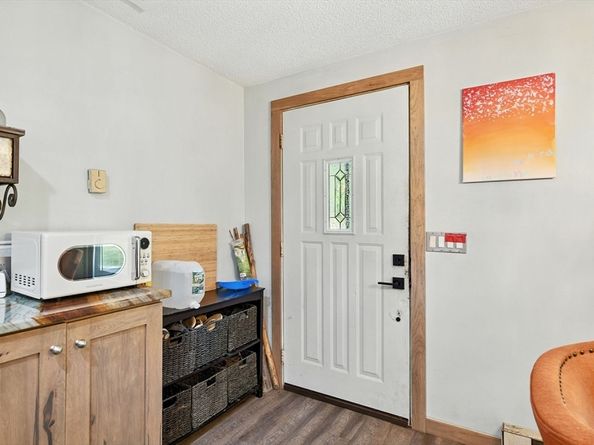68 Stagecoach Rd, West Brookfield MA 01585
