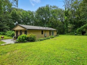 68 Stagecoach Rd, West Brookfield MA 01585