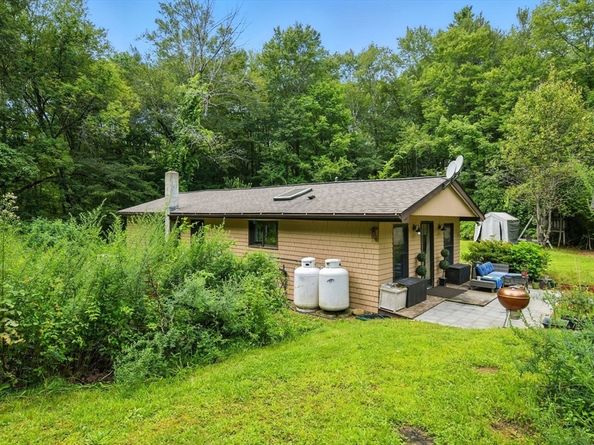 68 Stagecoach Rd, West Brookfield MA 01585