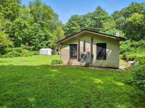 68 Stagecoach Rd, West Brookfield MA 01585
