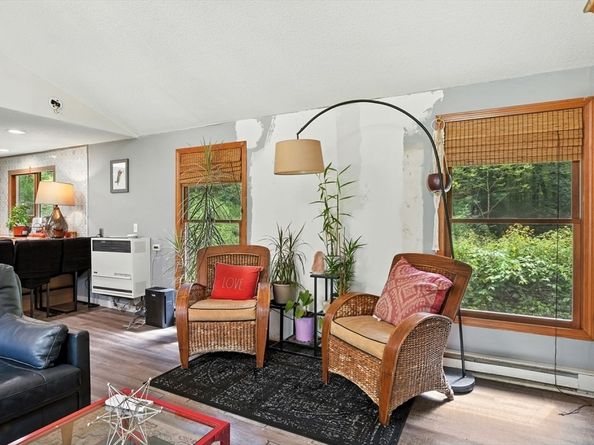 68 Stagecoach Rd, West Brookfield MA 01585