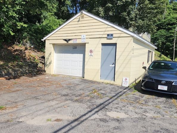 1218 Grafton St, Worcester MA 01604