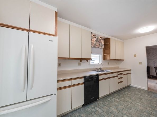 32 Clifton Street, Fitchburg MA 01420