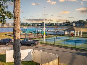 27 E Collins St, Salem MA 01970