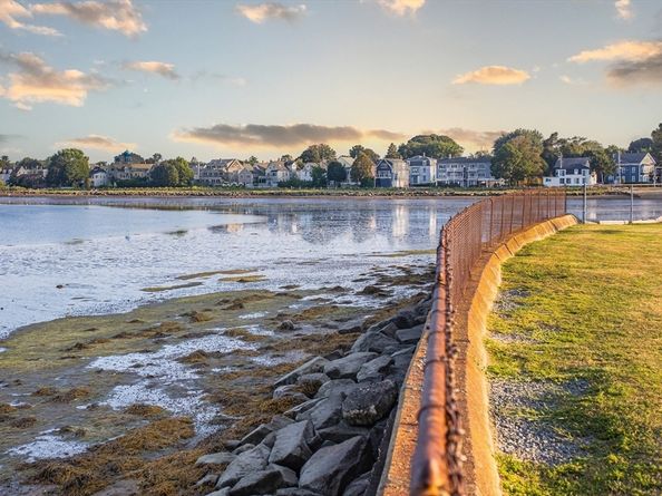 27 E Collins St, Salem MA 01970
