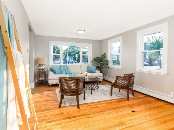 27 E Collins St, Salem MA 01970