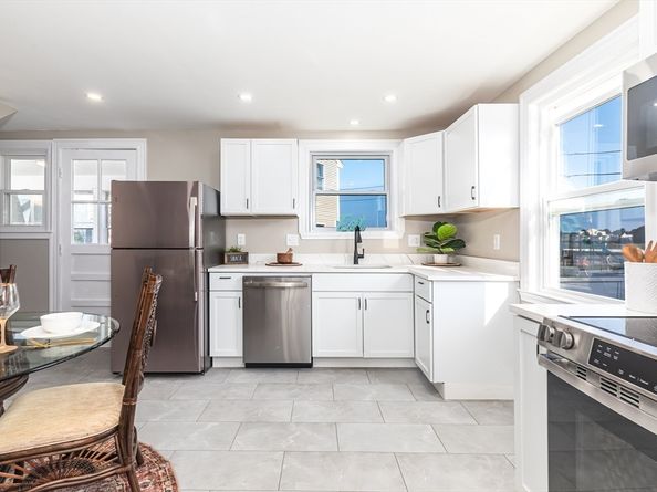 27 E Collins St, Salem MA 01970